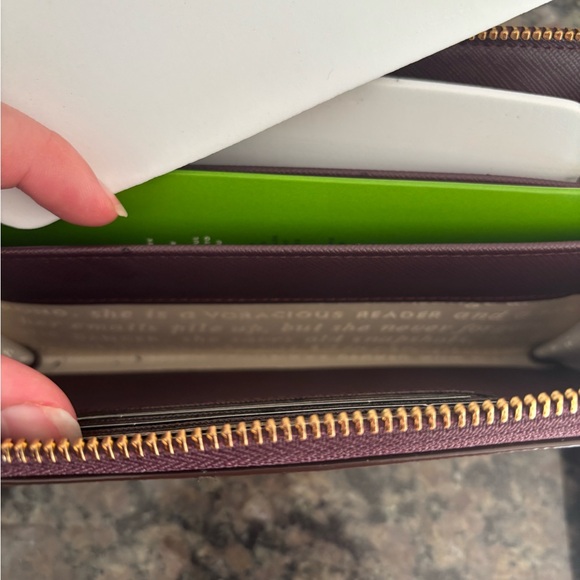 Kate Spade ♠️ Storybook Lined Perforated Plum Floral Wristlet - Picture 7 of 7